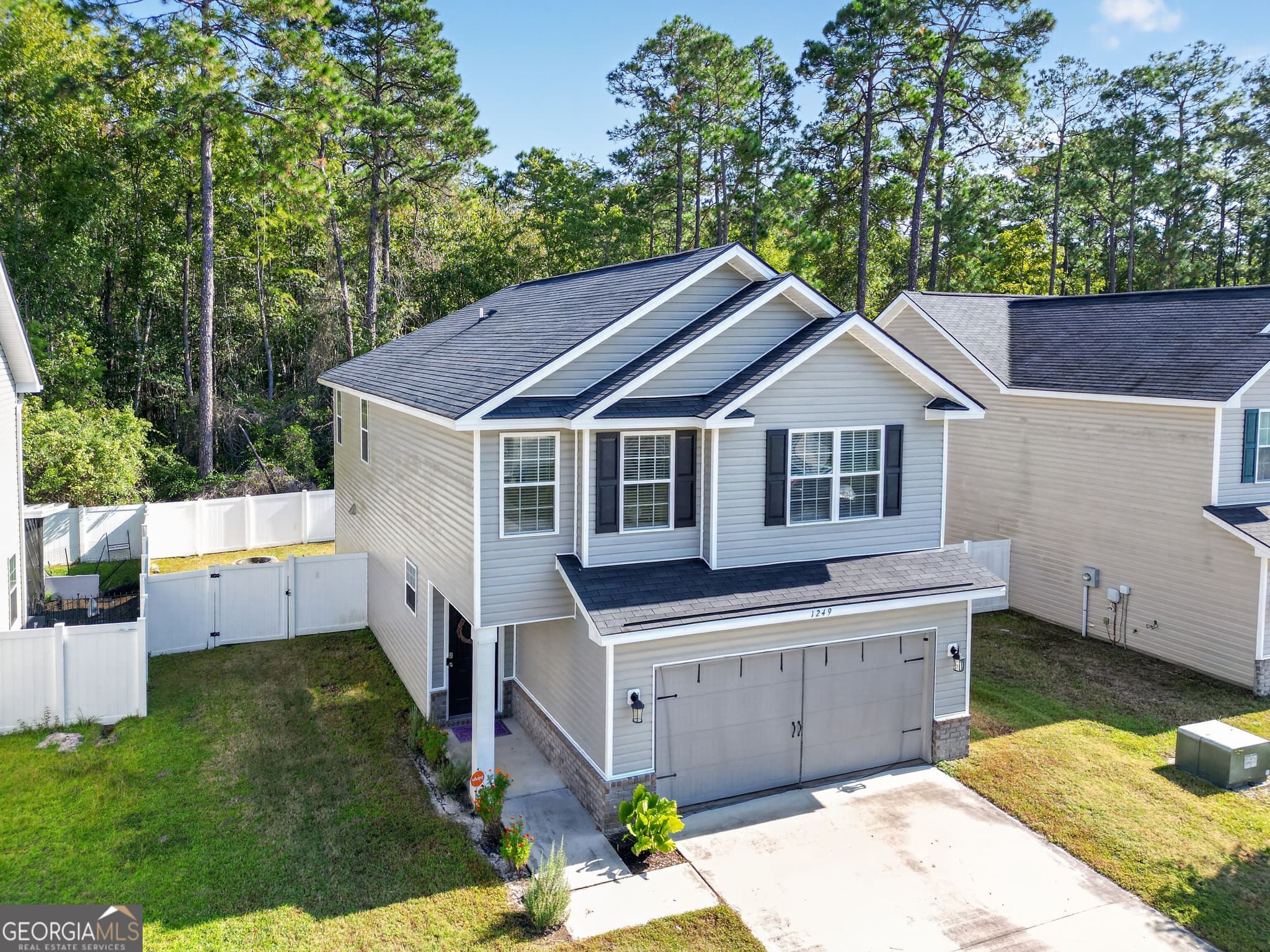 3 bedroom, 2.5 bathroom, 2,050 sq ft single family residence for sale at 1249 Cypress Fall Circle, Hinesville, GA 31313 — photo 4