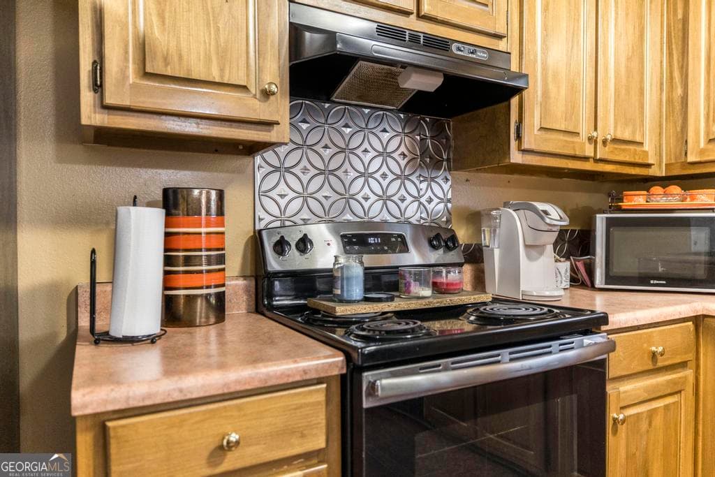 4 bedroom, 2.5 bathroom, 2,454 sq ft single family residence for sale at 300 Saddle Creek Drive, Cordele, GA 31015 — photo 9