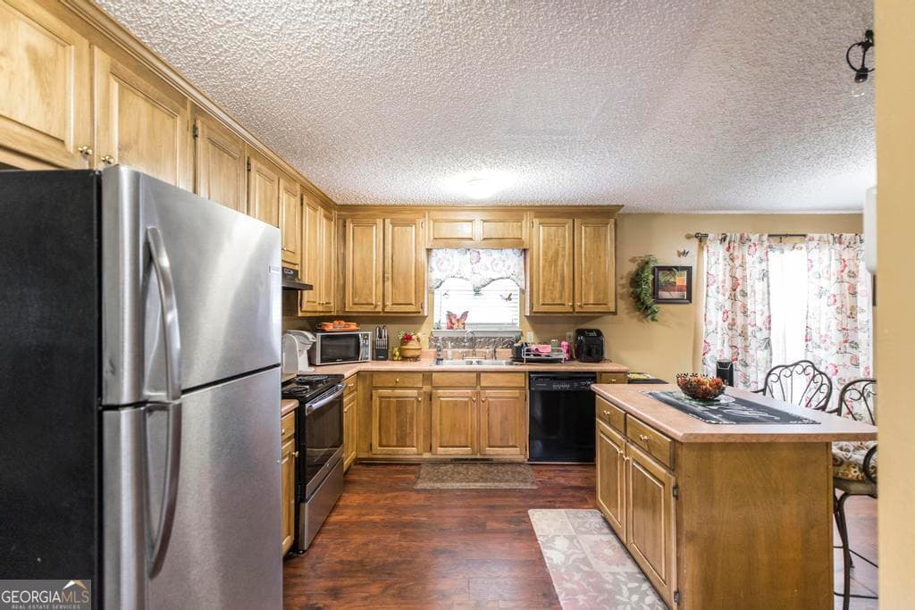 4 bedroom, 2.5 bathroom, 2,454 sq ft single family residence for sale at 300 Saddle Creek Drive, Cordele, GA 31015 — photo 8