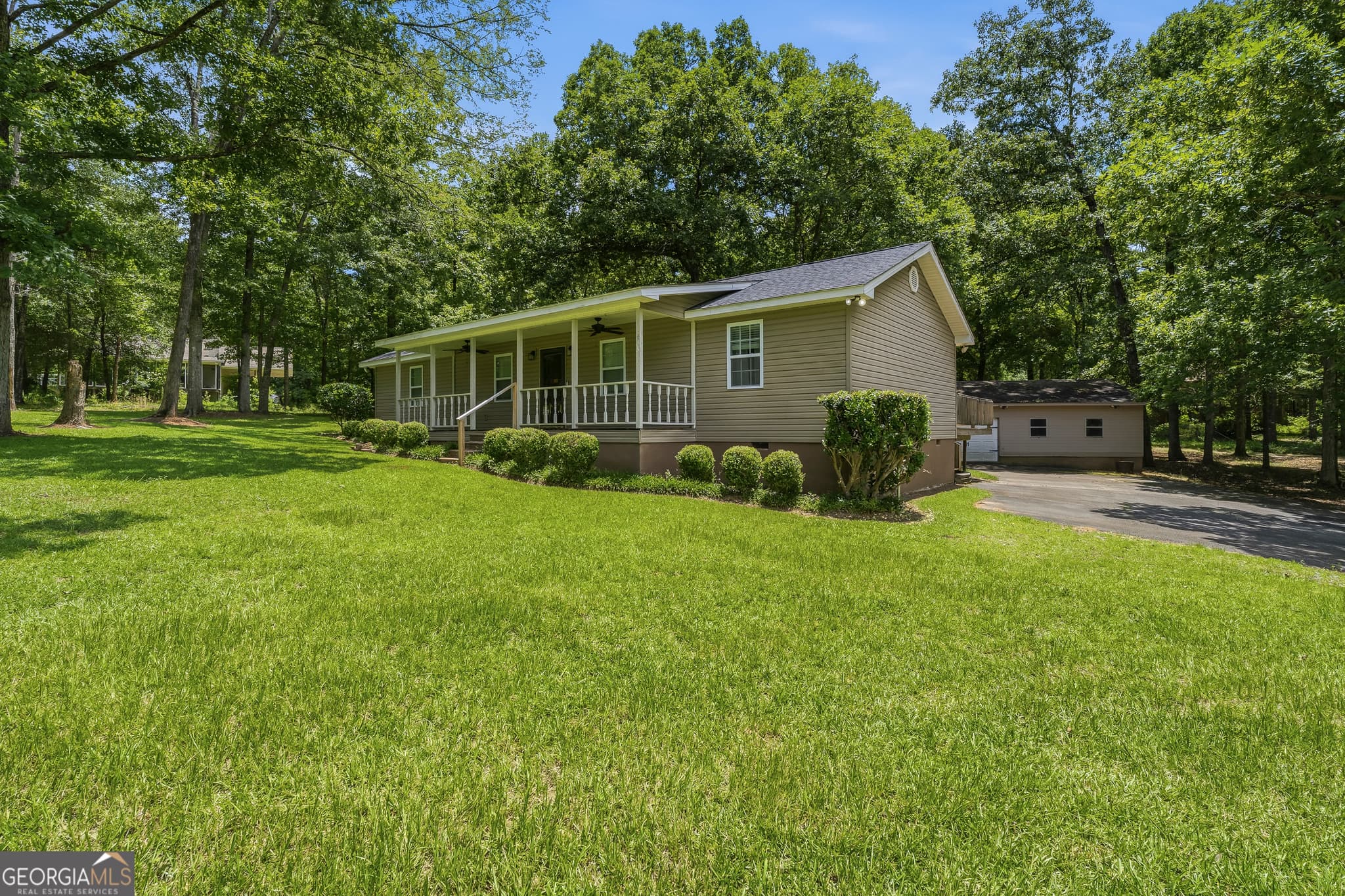 3 bedroom, 2 bathroom, 1,380 sq ft single family residence for sale at 3032 Us Highway 80, Dublin, GA 31021 — photo 3