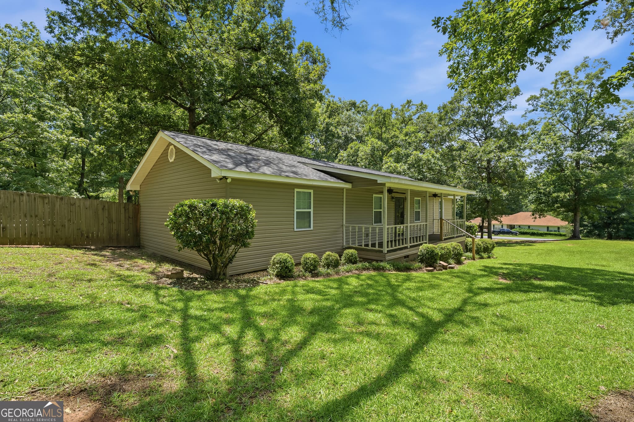 3 bedroom, 2 bathroom, 1,380 sq ft single family residence for sale at 3032 Us Highway 80, Dublin, GA 31021 — photo 4
