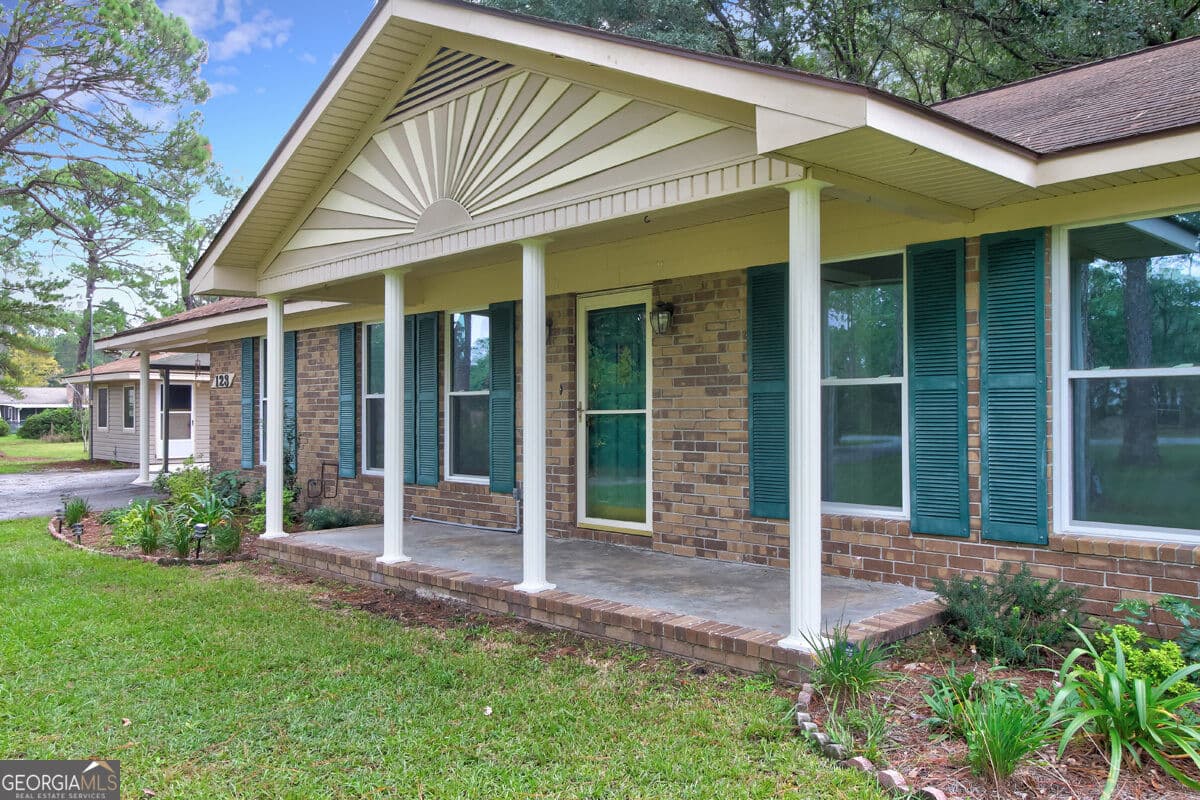 6 bedroom, 5 bathroom, 2,964 sq ft manufactured home,single family residence for sale at 123 Maple Drive, Rincon, GA 31326 — photo 4