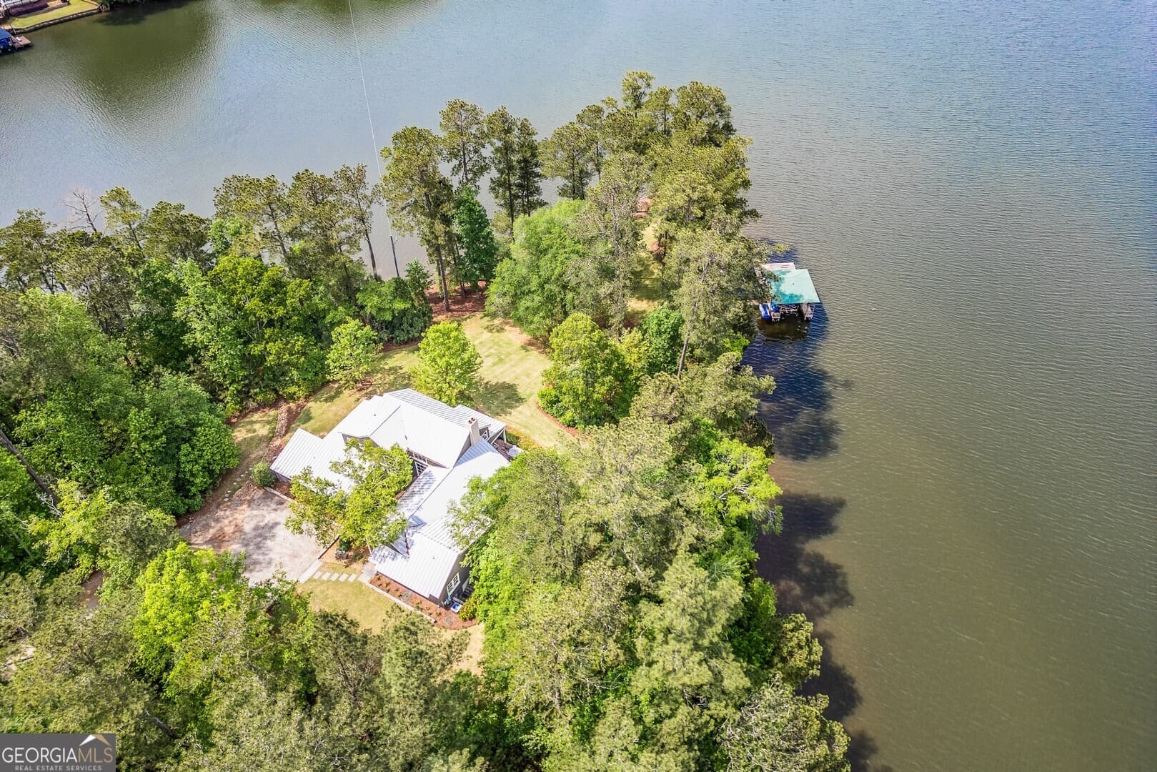 6 bedroom, 5.5 bathroom, 3,900 sq ft single family residence for sale at 172 Tater Hill Road, Jackson, GA 30233 — photo 4