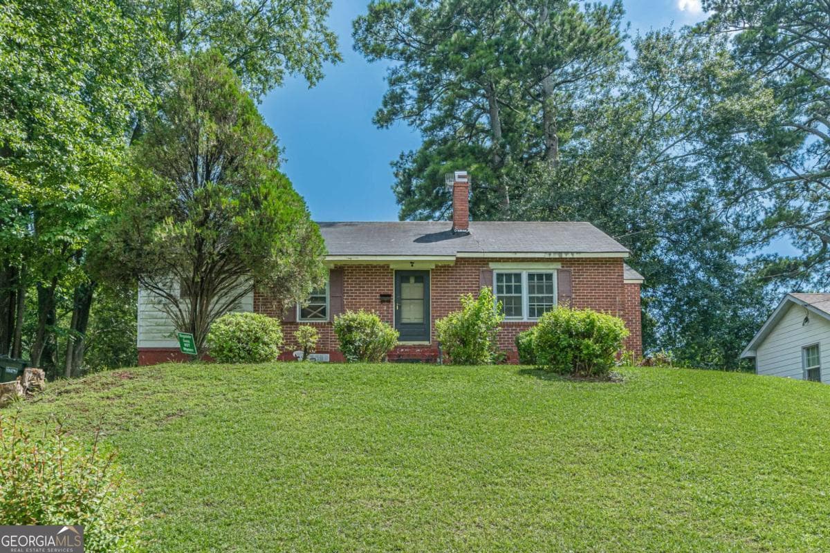3 bedroom, 1 bathroom, 1,103 sq ft single family residence for sale at 612 Cofield Drive, Hapeville, GA 30354