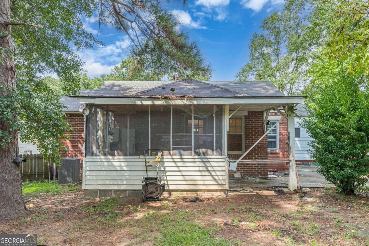3 bedroom, 1 bathroom, 1,103 sq ft single family residence for sale at 612 Cofield Drive, Hapeville, GA 30354 — photo 4