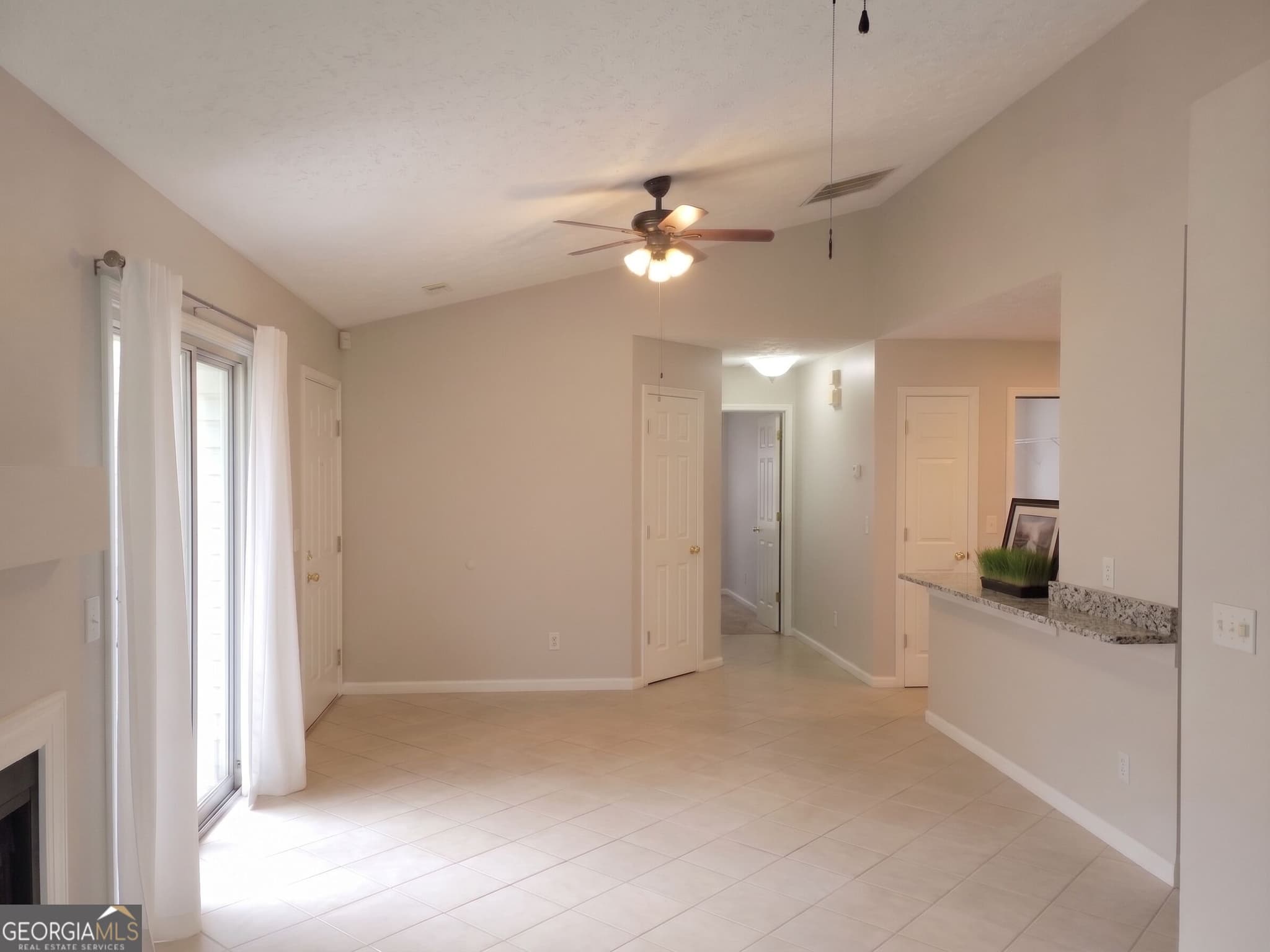 2 bedroom, 2 bathroom, 871 sq ft single family residence for rent at 1175 Britley Park Lane, Woodstock, GA 30189 for $1,795 a month — photo 4