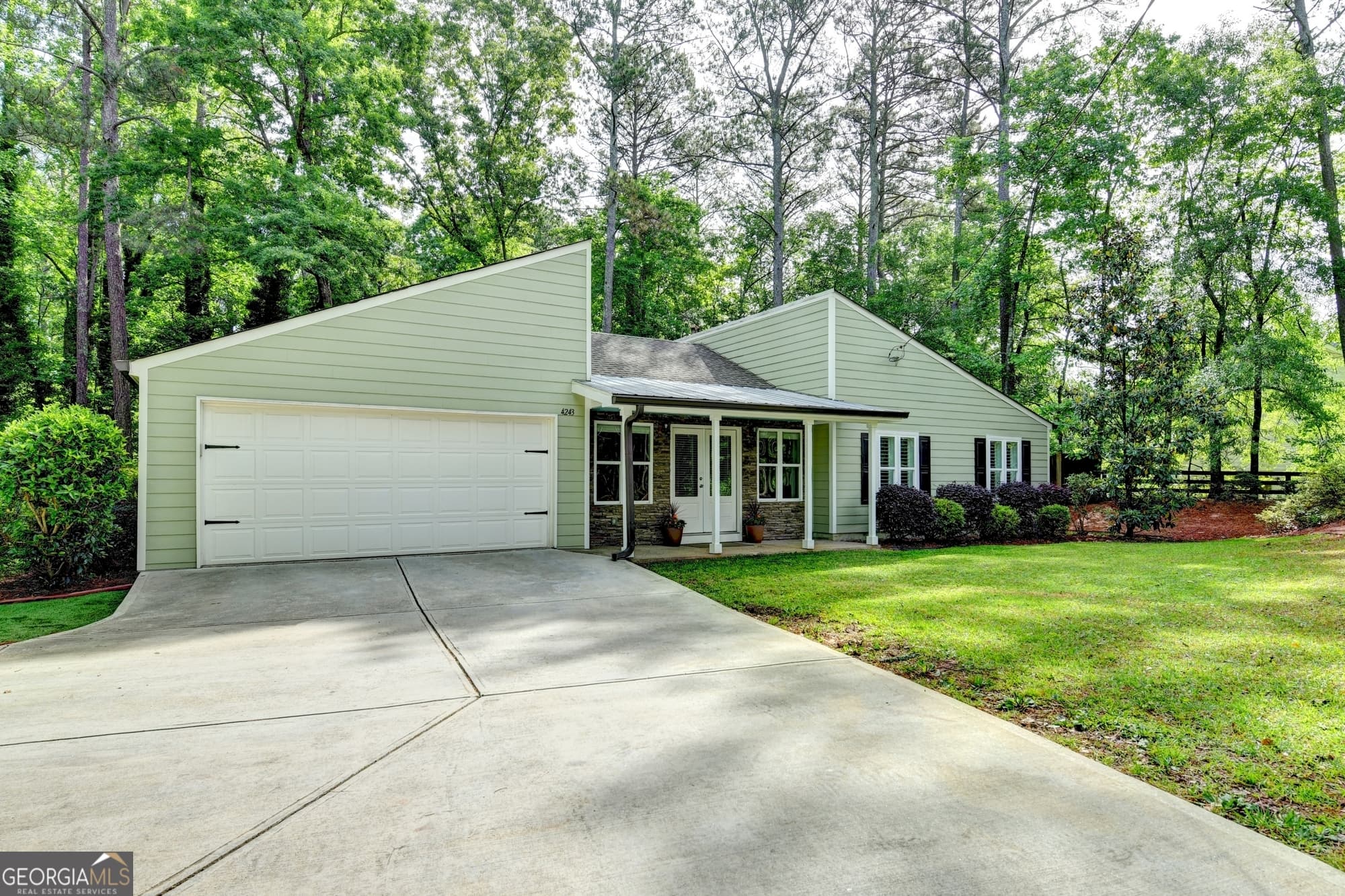 3 bedroom, 2 bathroom, 1,416 sq ft single family residence sold at 4243 N Arnold Mill Road, Woodstock, GA 30188