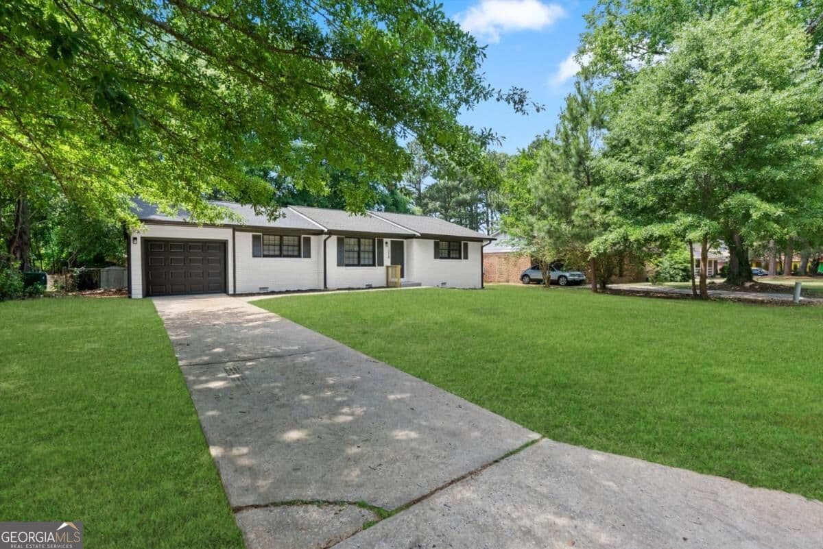 3 bedroom, 2 bathroom, 1,302 sq ft single family residence for sale at 1578 Pintail Road, Jonesboro, GA 30238 — photo 1 of 21