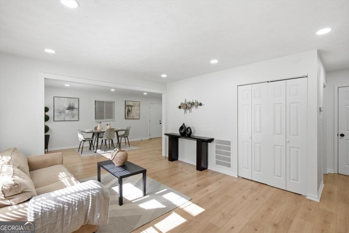 3 bedroom, 2 bathroom, 1,302 sq ft single family residence for sale at 1578 Pintail Road, Jonesboro, GA 30238 — photo 4
