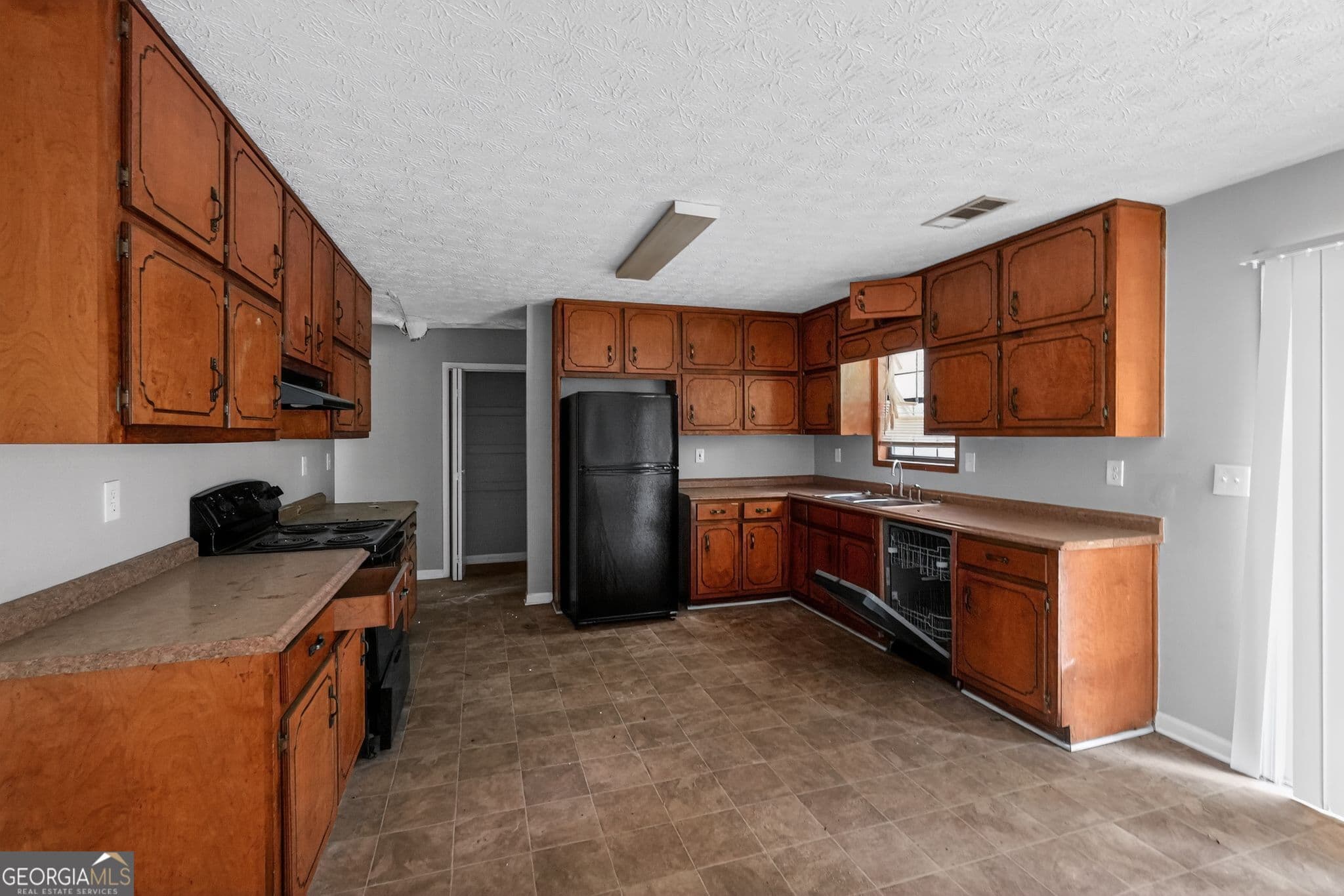 3 bedroom, 2 bathroom, 2,108 sq ft single family residence for sale at 4442 Lombard Road, Ellenwood, GA 30294 — photo 6