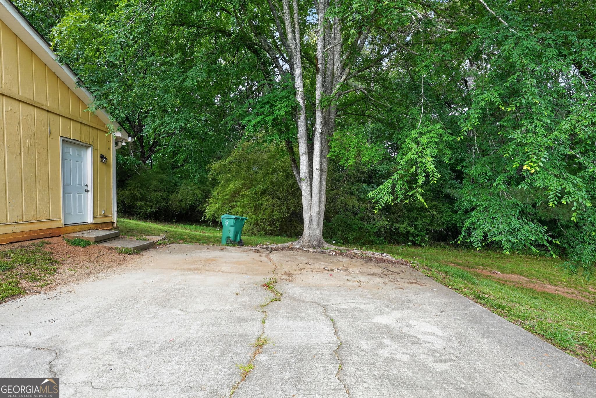 3 bedroom, 2 bathroom, 2,108 sq ft single family residence for sale at 4442 Lombard Road, Ellenwood, GA 30294 — photo 4