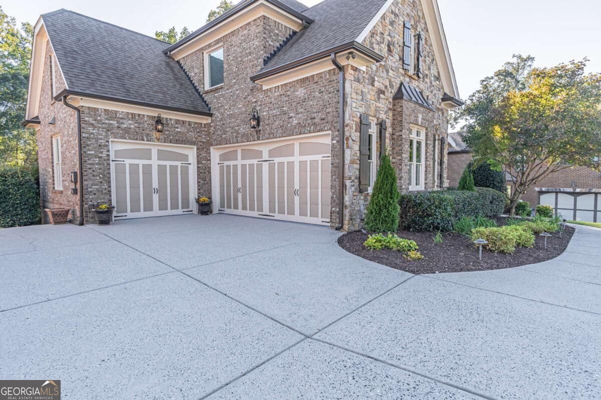 5 bedroom, 5 bathroom, 5,252 sq ft single family residence for sale at 2549 Sagebrush Trail, Buford, GA 30519 — photo 3