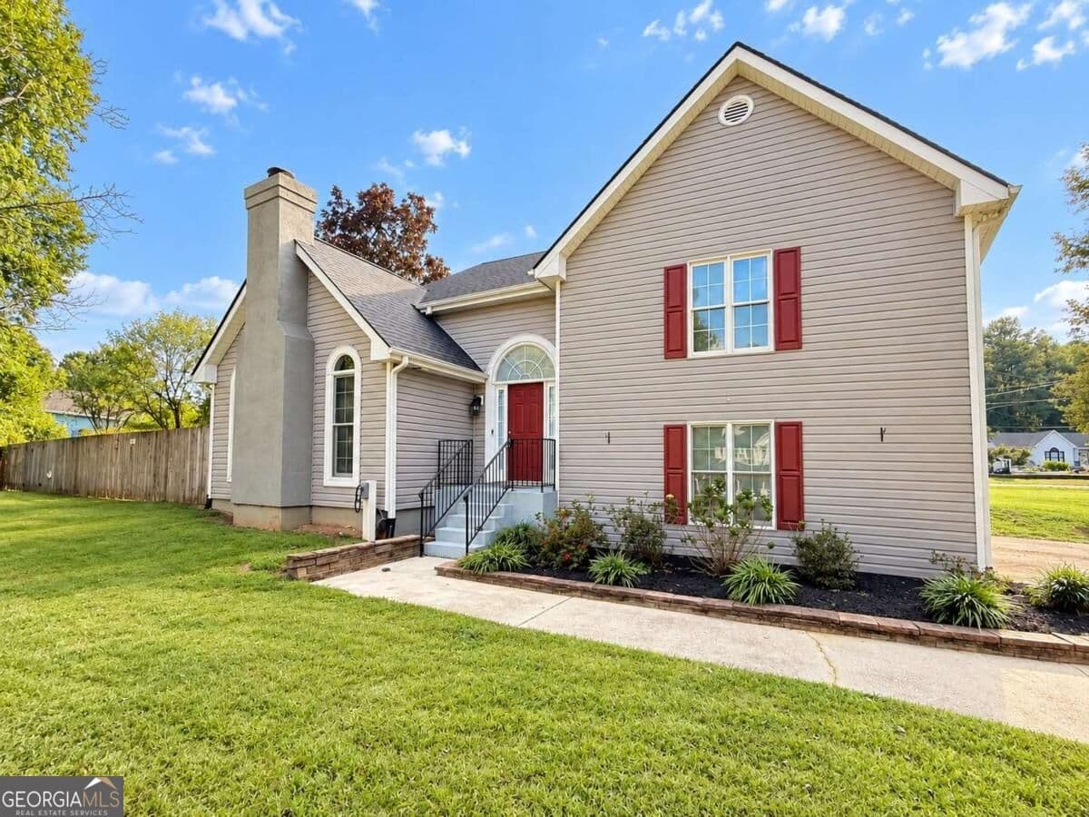 3 bedroom, 2.5 bathroom single family residence for rent at 3146 Pine Top Court, Lilburn, GA 30047 for $2,500 a month — photo 3