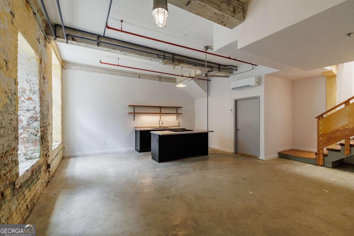 1 bedroom, 1 bathroom, 1,224 sq ft loft,condominium for sale at 585 White Circle 5, Athens, GA 30605 — photo 6