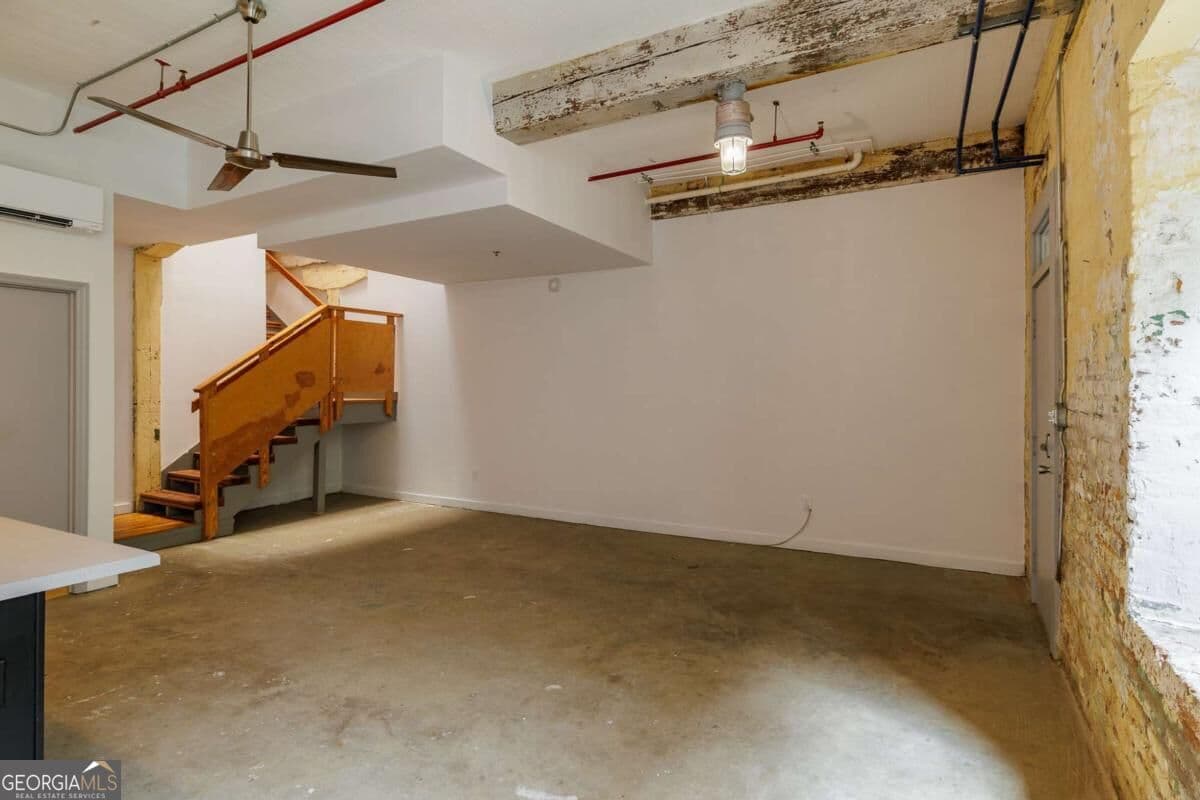 1 bedroom, 1 bathroom, 1,224 sq ft loft,condominium for sale at 585 White Circle 5, Athens, GA 30605 — photo 9