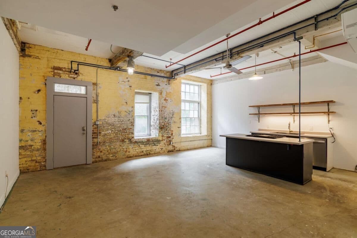 1 bedroom, 1 bathroom, 1,224 sq ft loft,condominium for sale at 585 White Circle 5, Athens, GA 30605 — photo 4