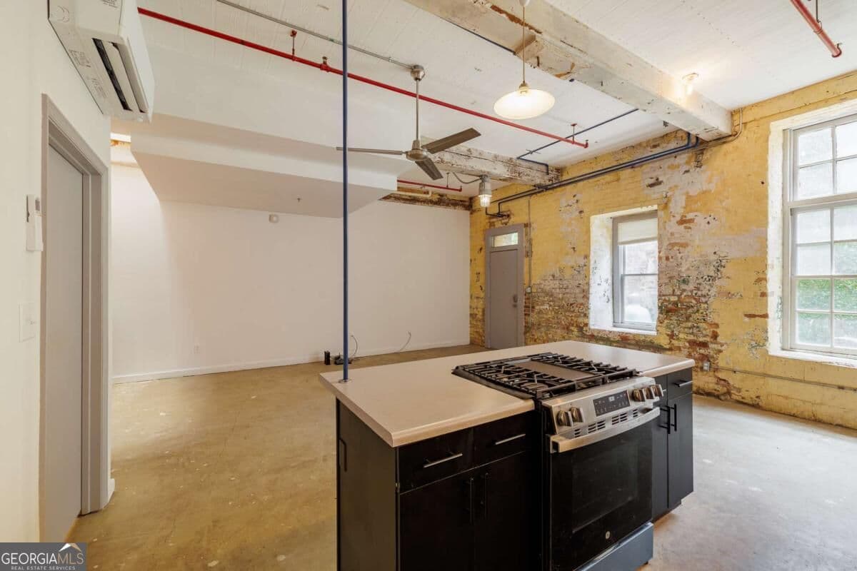 1 bedroom, 1 bathroom, 1,224 sq ft loft,condominium for sale at 585 White Circle 5, Athens, GA 30605 — photo 8