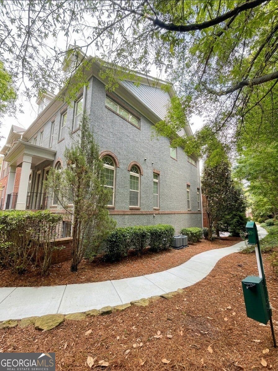 3 bedroom, 3.5 bathroom, 2,200 sq ft townhouse for rent at 1602 Chatterton Court 106, Atlanta, GA 30329 for $3,500 a month — photo 2