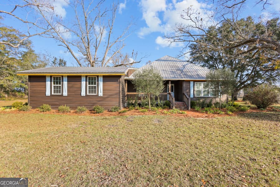 4 bedroom, 3 bathroom, 4,000 sq ft single family residence for sale at 5466 Robbin Road, Patterson, GA 31557 — photo 2