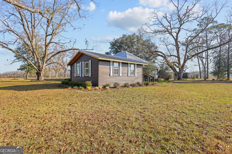 4 bedroom, 3 bathroom, 4,000 sq ft single family residence for sale at 5466 Robbin Road, Patterson, GA 31557 — photo 7