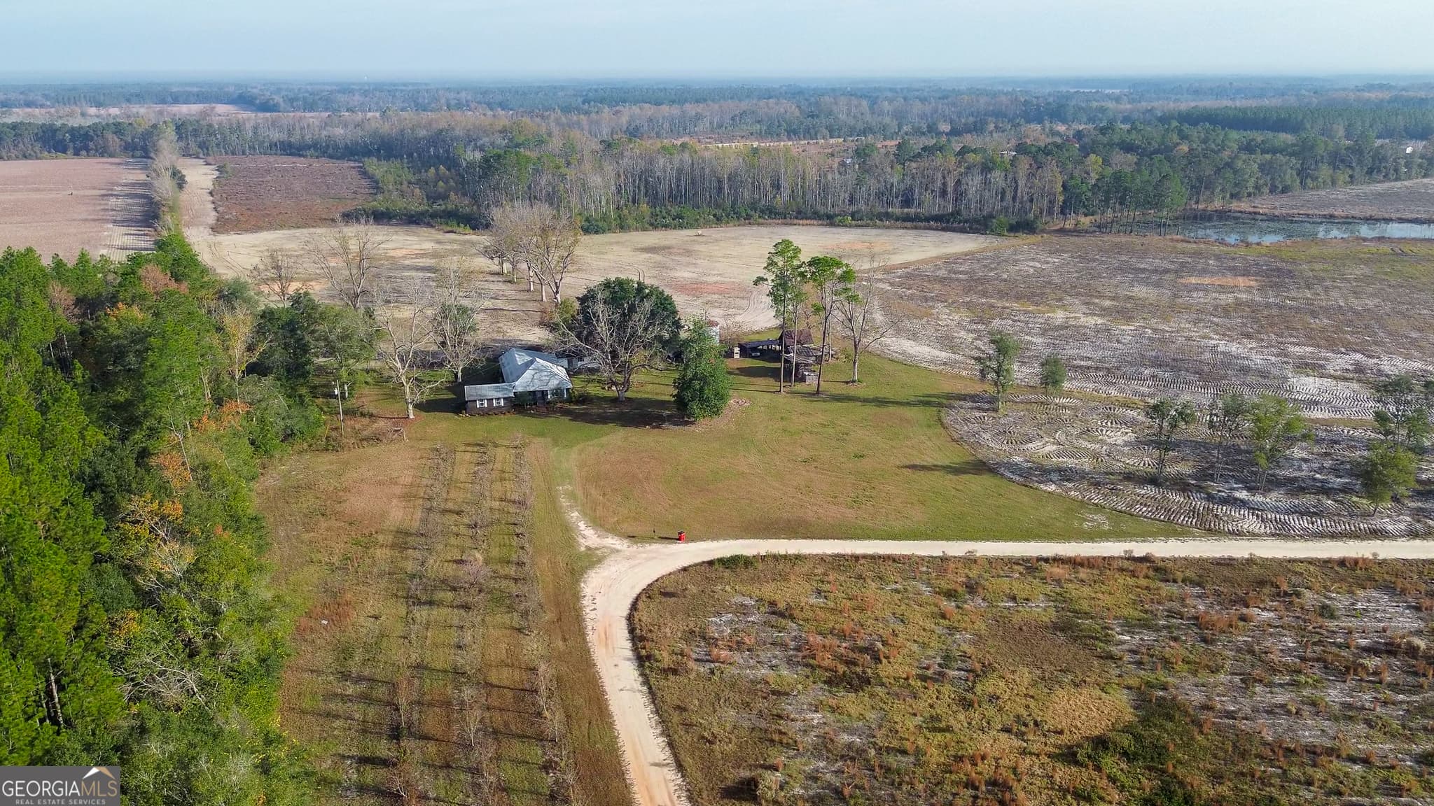 4 bedroom, 3 bathroom, 4,000 sq ft single family residence for sale at 5466 Robbin Road, Patterson, GA 31557 — photo 3