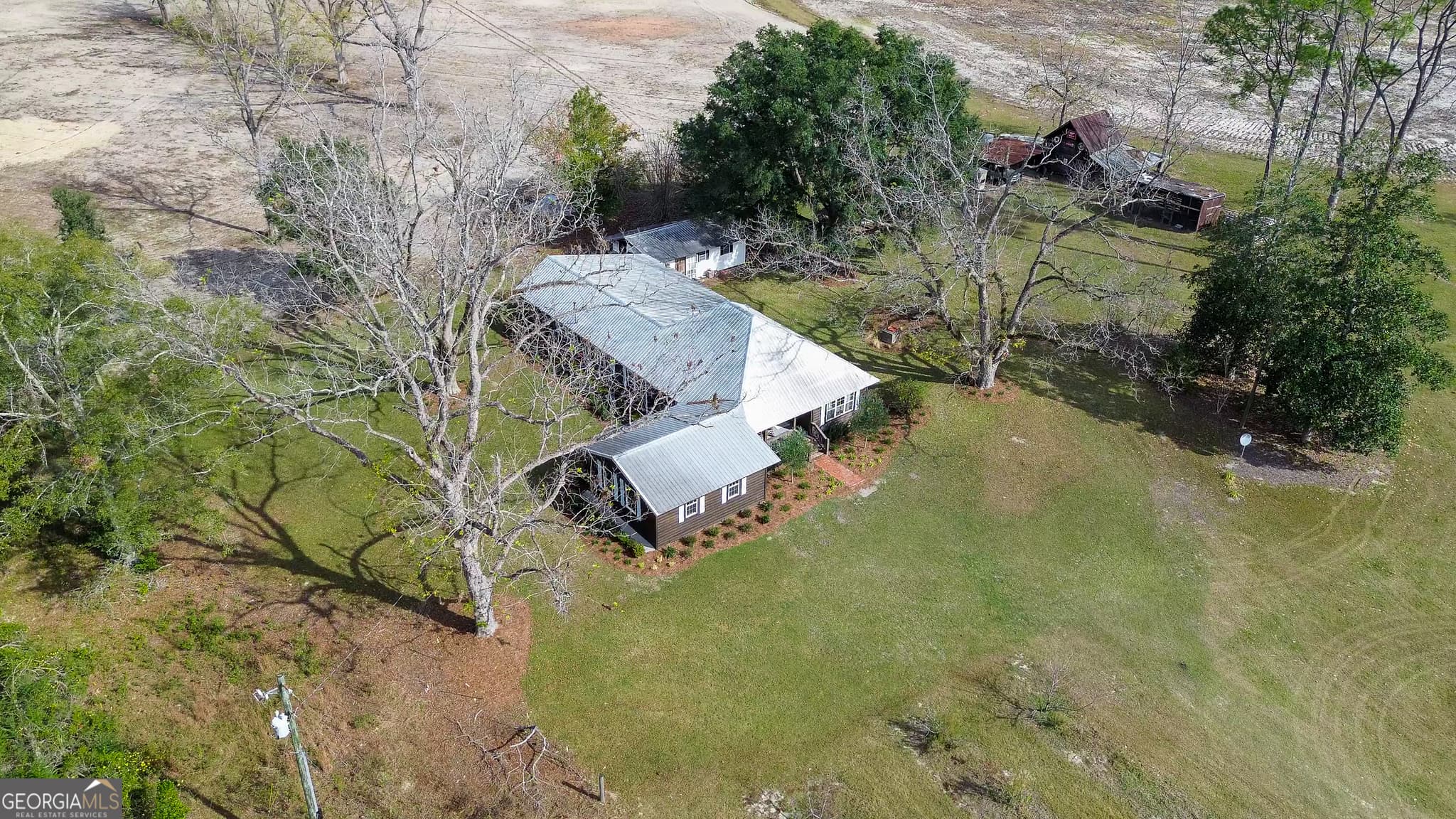 4 bedroom, 3 bathroom, 4,000 sq ft single family residence for sale at 5466 Robbin Road, Patterson, GA 31557 — photo 5