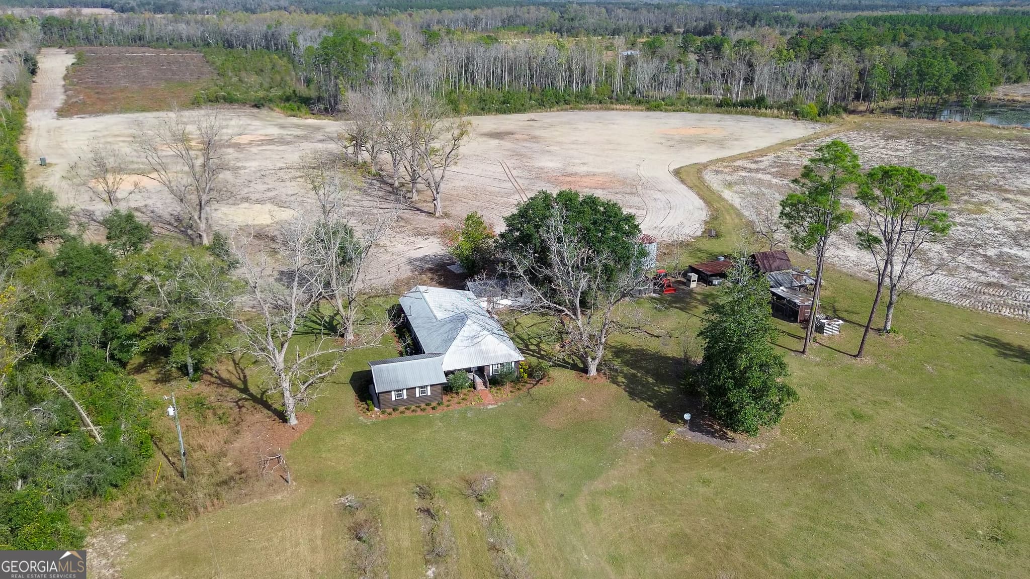 4 bedroom, 3 bathroom, 4,000 sq ft single family residence for sale at 5466 Robbin Road, Patterson, GA 31557 — photo 4
