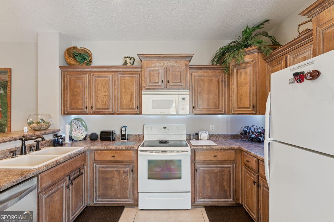 3 bedroom, 2.5 bathroom, 1,900 sq ft condominium for sale at 152 Villa Road, Brunswick, GA 31525 — photo 7