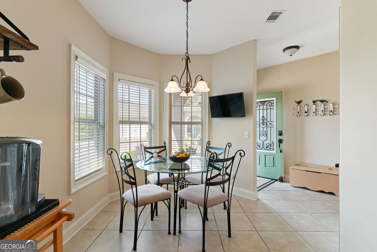 3 bedroom, 2.5 bathroom, 1,900 sq ft condominium for sale at 152 Villa Road, Brunswick, GA 31525 — photo 5