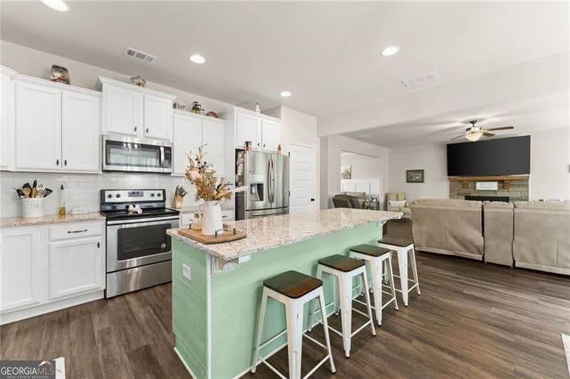 5 bedroom, 4.5 bathroom, 3,846 sq ft single family residence for sale at 176 Whelchell Valley Drive, Dawsonville, GA 30534 — photo 3