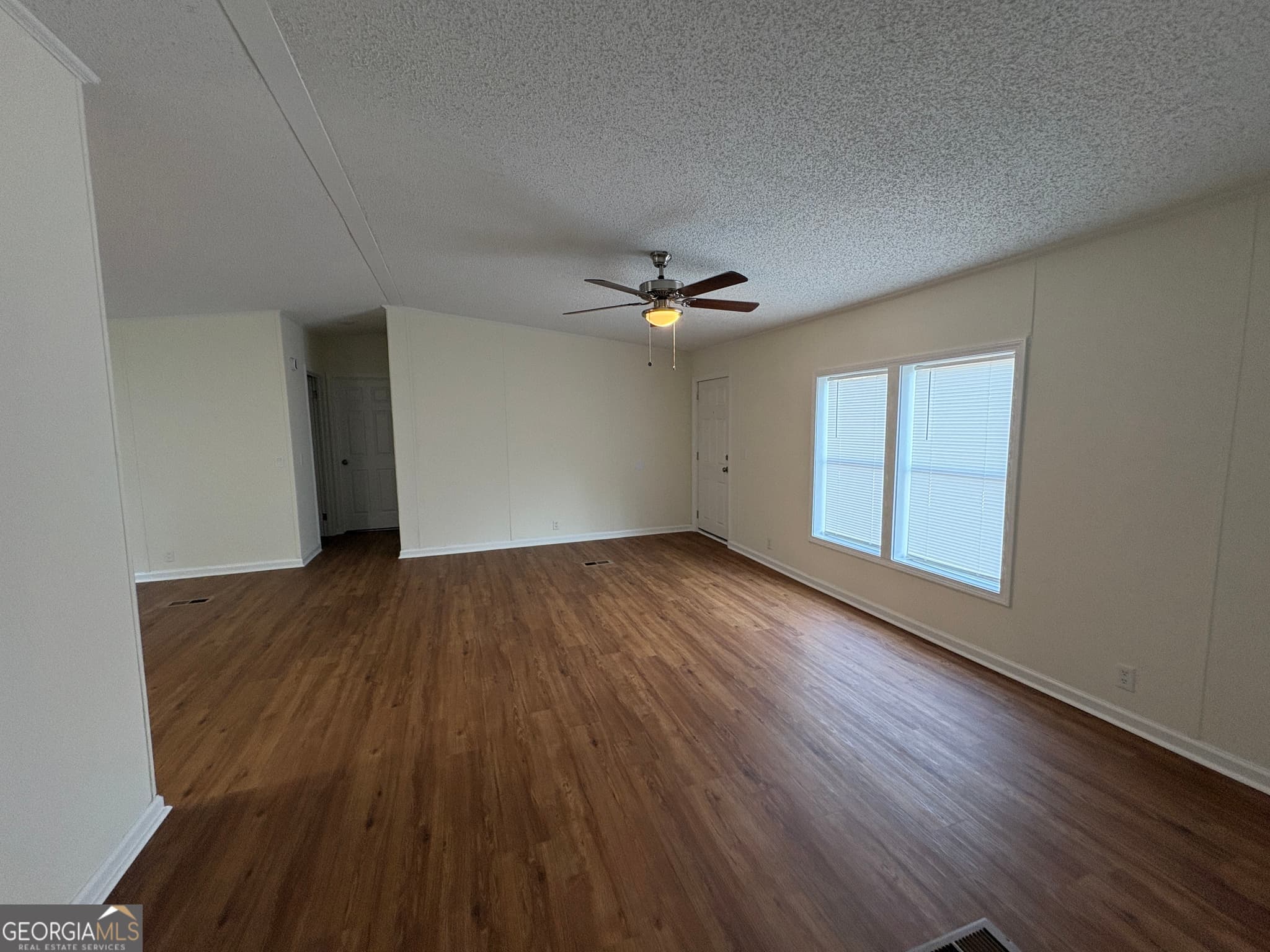 3 bedroom, 2 bathroom, 1,152 sq ft manufactured home,single family residence for sale at 46 Dove Lane, Eastman, GA 31023 — photo 7