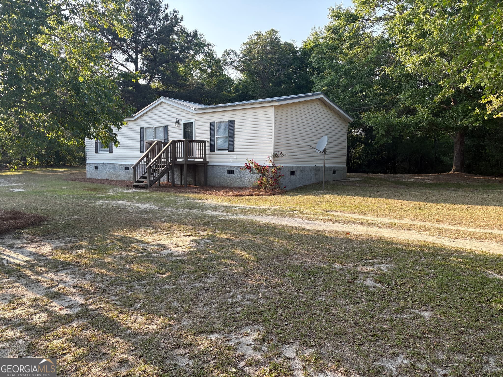 3 bedroom, 2 bathroom, 1,152 sq ft manufactured home,single family residence for sale at 46 Dove Lane, Eastman, GA 31023 — photo 3