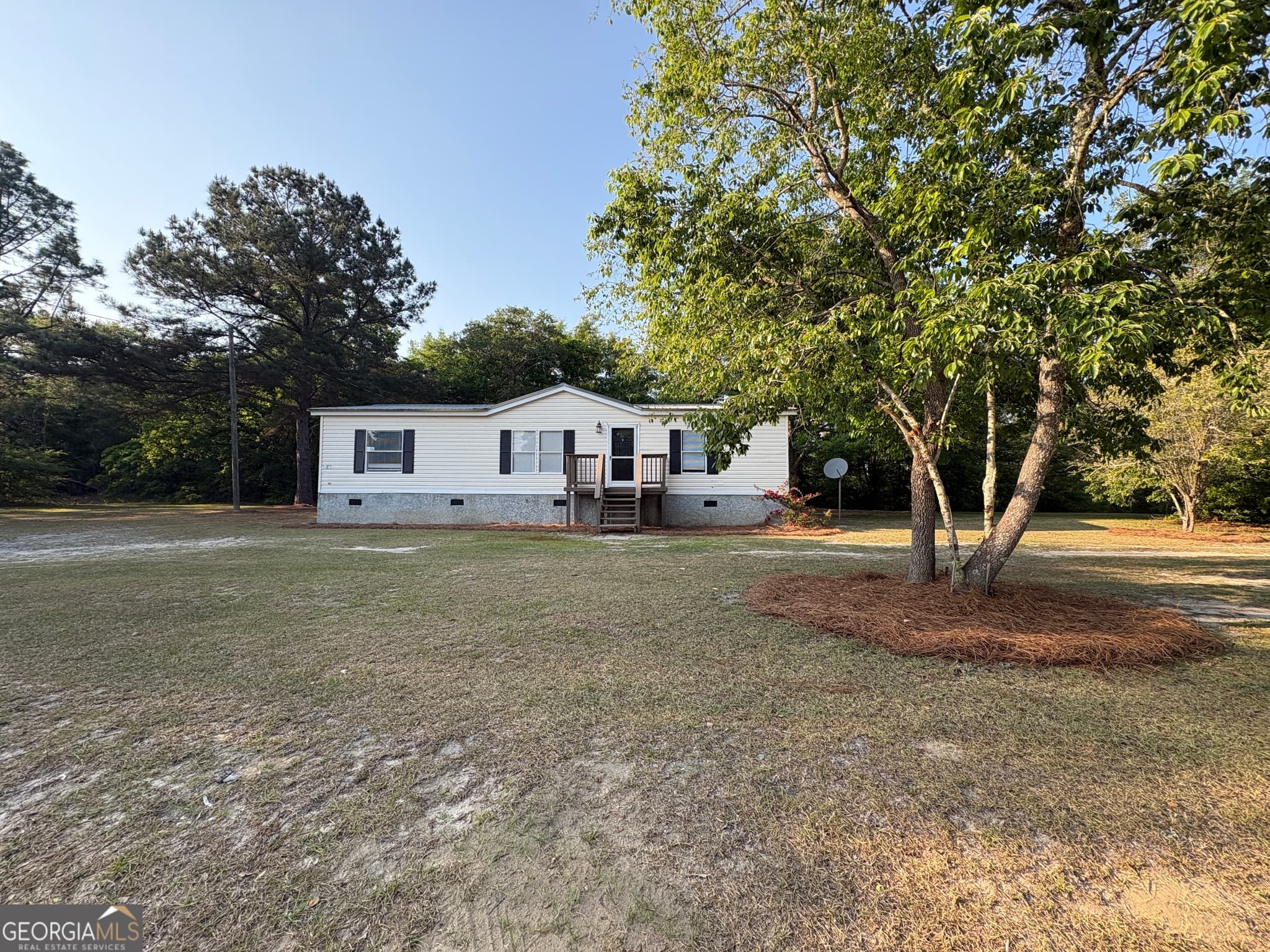 3 bedroom, 2 bathroom, 1,152 sq ft manufactured home,single family residence for sale at 46 Dove Lane, Eastman, GA 31023