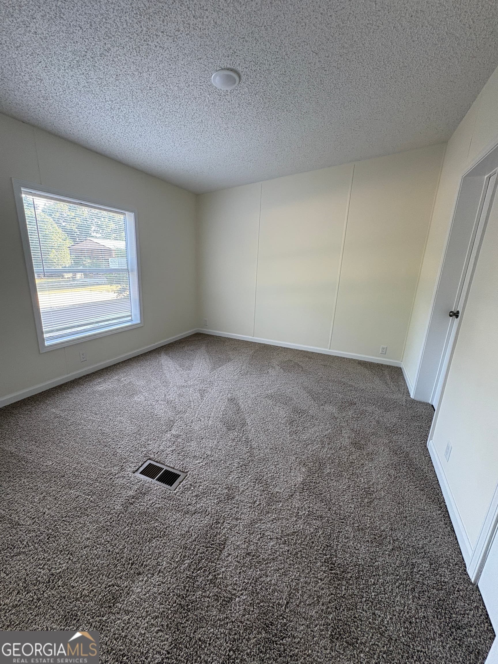 3 bedroom, 2 bathroom, 1,152 sq ft manufactured home,single family residence for sale at 46 Dove Lane, Eastman, GA 31023 — photo 10