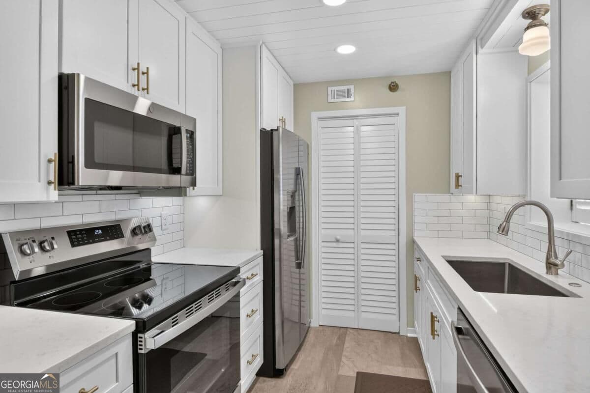 3 bedroom, 3 bathroom, 1,372 sq ft condominium for sale at 1440 Ocean Boulevard 321, St. Simons, GA 31522 — photo 8