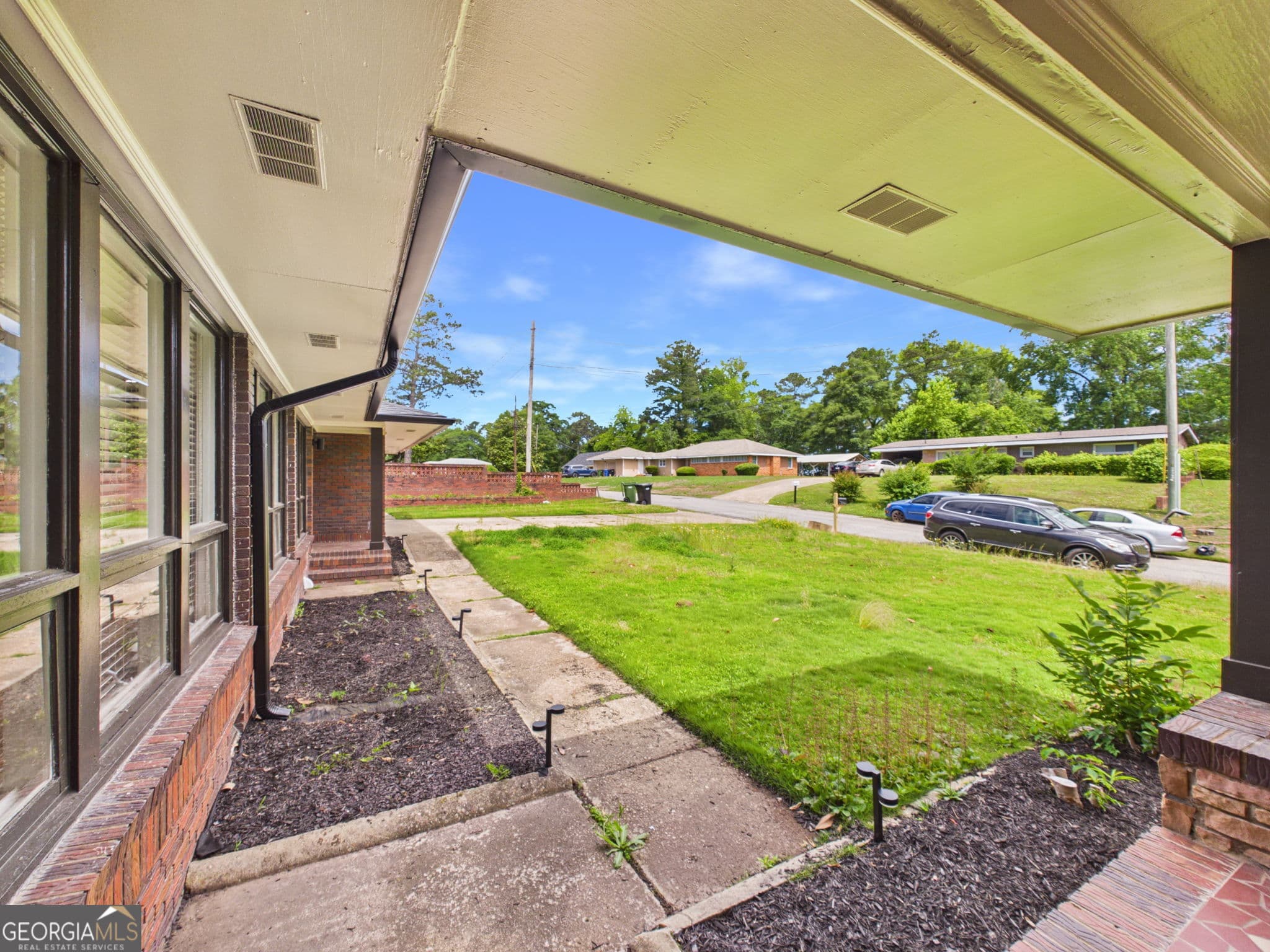 3 bedroom, 2.5 bathroom, 2,738 sq ft single family residence for sale at 4546 Graydon Court, Columbus, GA 31903 — photo 2