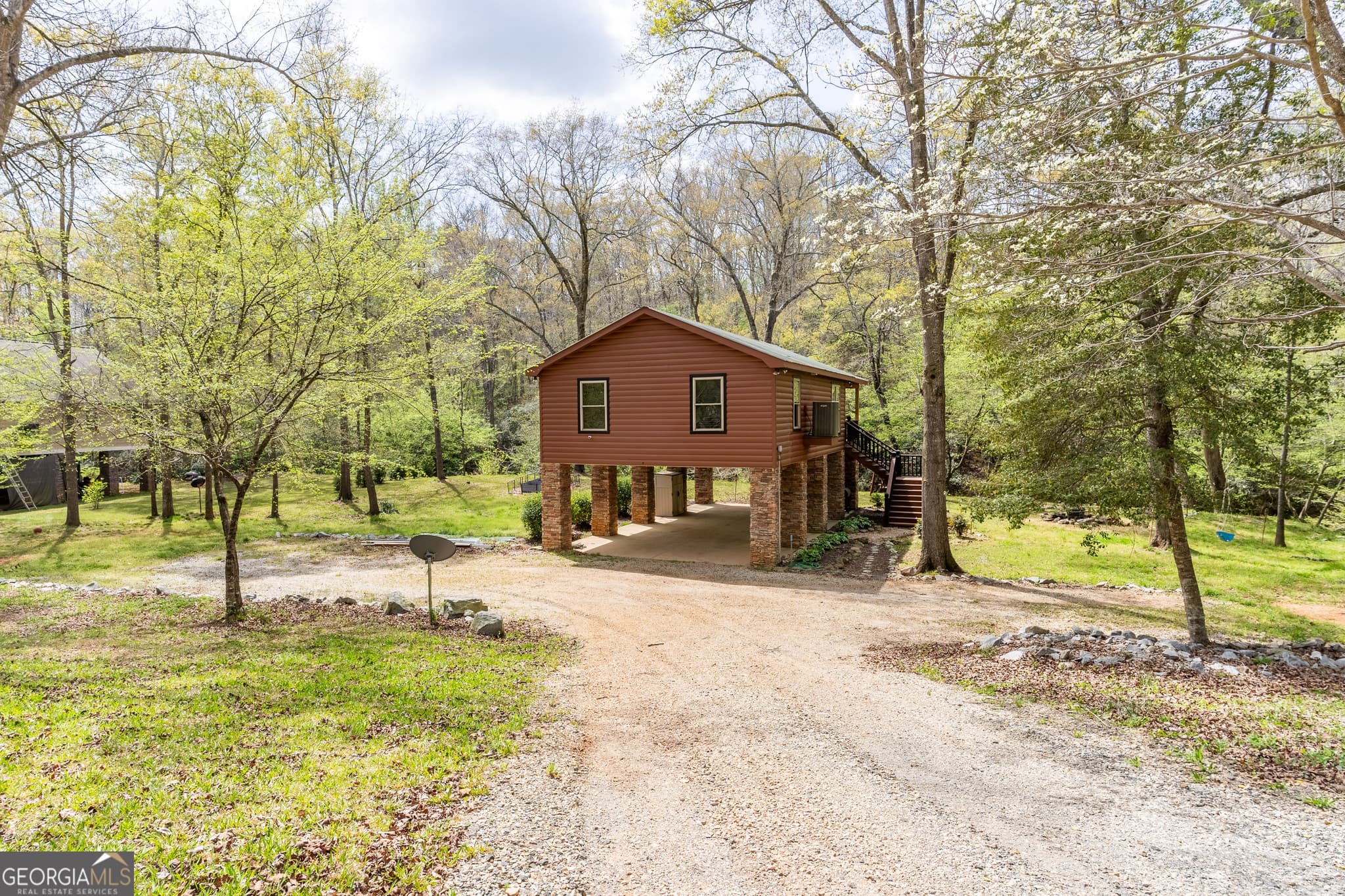 2 bedroom, 1 bathroom, 864 sq ft single family residence for sale at 597 Meadow Brook Lane, Royston, GA 30662 — photo 2