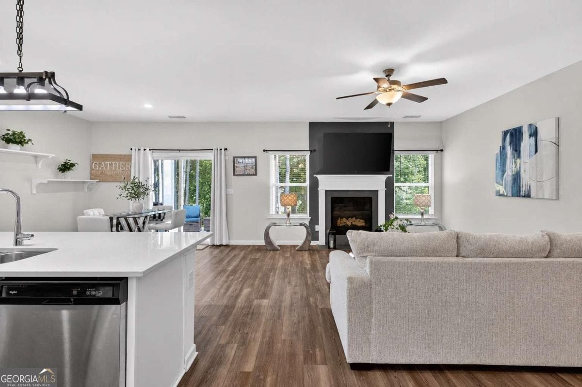 5 bedroom, 3 bathroom, 2,752 sq ft single family residence for sale at 4161 Dean Grove Wy Way, Loganville, GA 30052 — photo 4