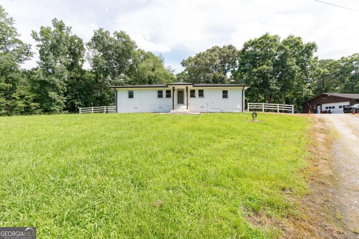 3 bedroom, 2 bathroom, 1,705 sq ft single family residence for sale at 1585 Jimmy Dodd Road, Buford, GA 30518 — photo 6