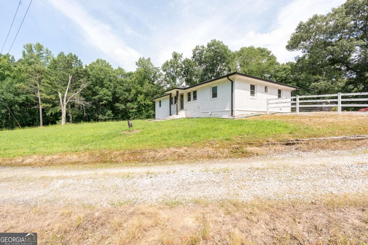 3 bedroom, 2 bathroom, 1,705 sq ft single family residence for sale at 1585 Jimmy Dodd Road, Buford, GA 30518 — photo 7