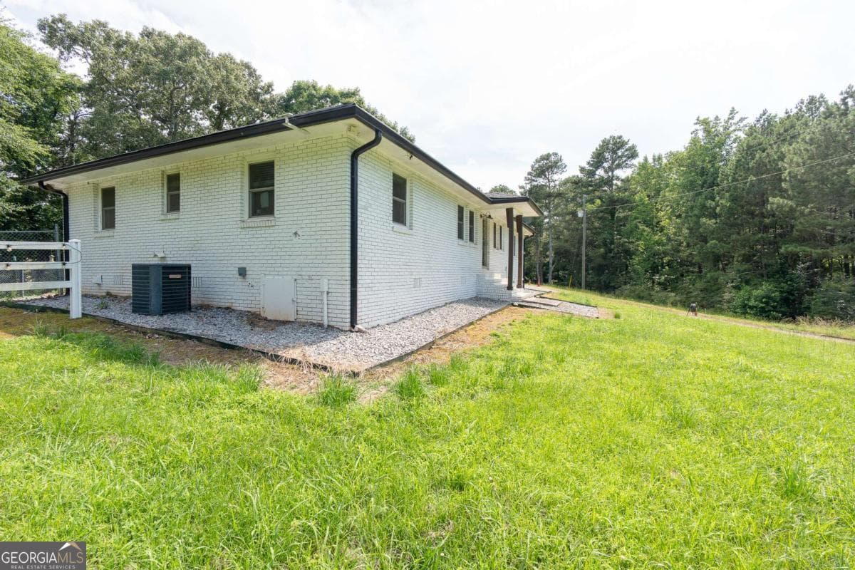 3 bedroom, 2 bathroom, 1,705 sq ft single family residence for sale at 1585 Jimmy Dodd Road, Buford, GA 30518 — photo 9