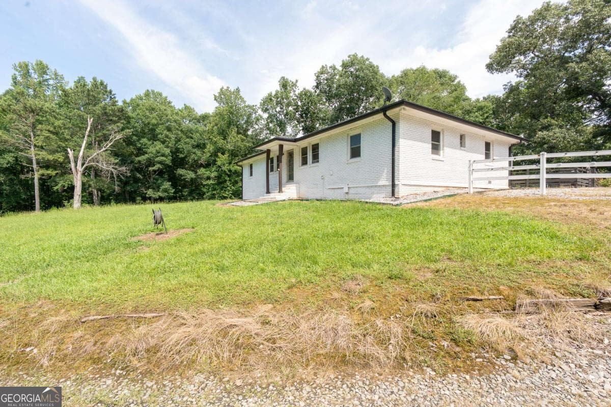 3 bedroom, 2 bathroom, 1,705 sq ft single family residence for sale at 1585 Jimmy Dodd Road, Buford, GA 30518 — photo 8