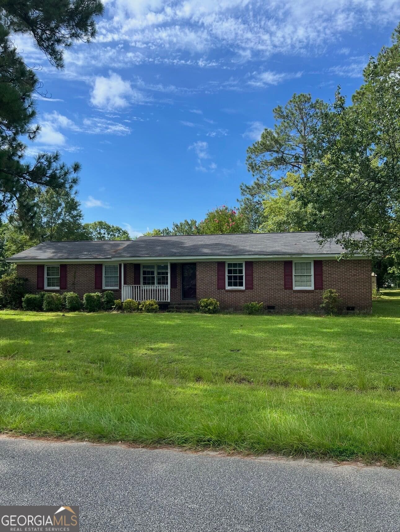 3 bedroom, 2 bathroom, 1,499 sq ft single family residence under contract at 1004 E 6th Avenue, Cordele, GA 31015 — photo 9