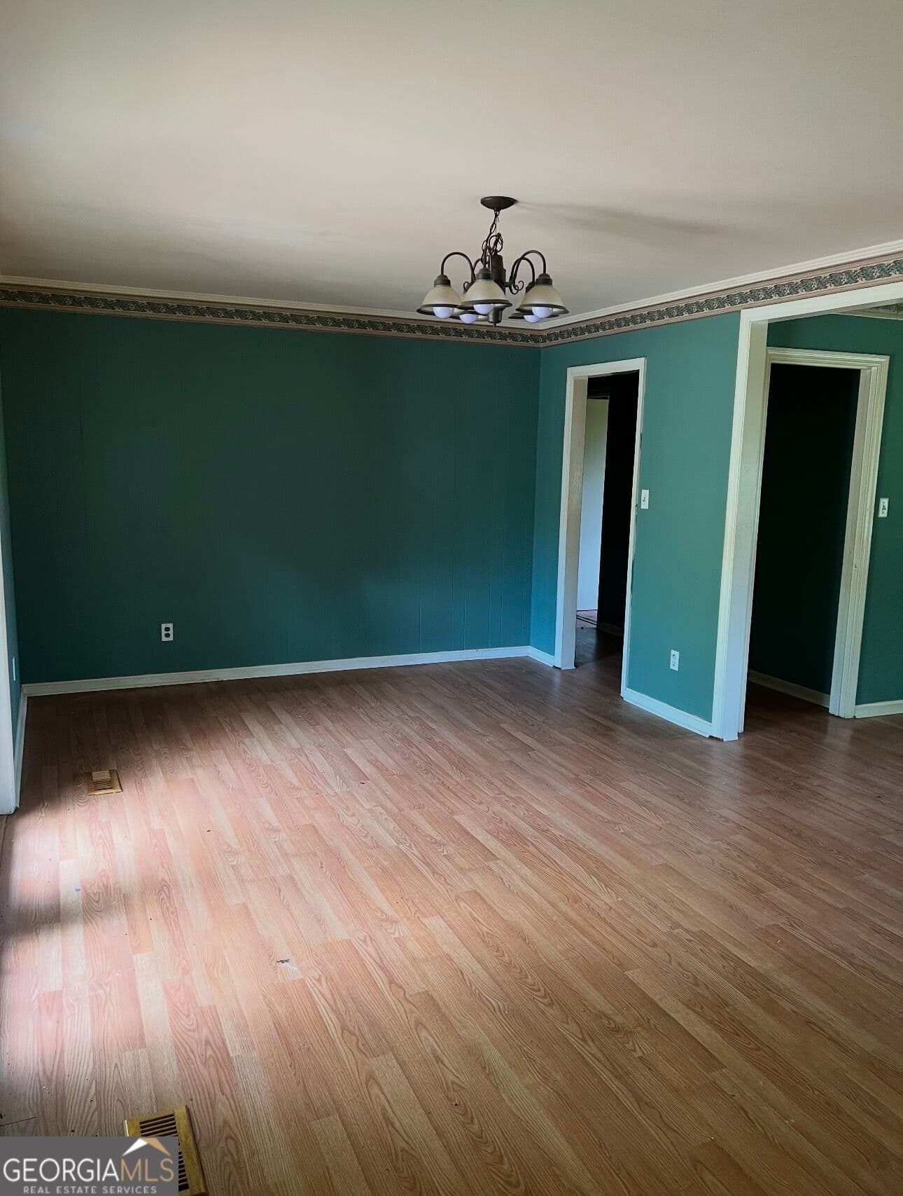 3 bedroom, 2 bathroom, 1,499 sq ft single family residence under contract at 1004 E 6th Avenue, Cordele, GA 31015 — photo 4