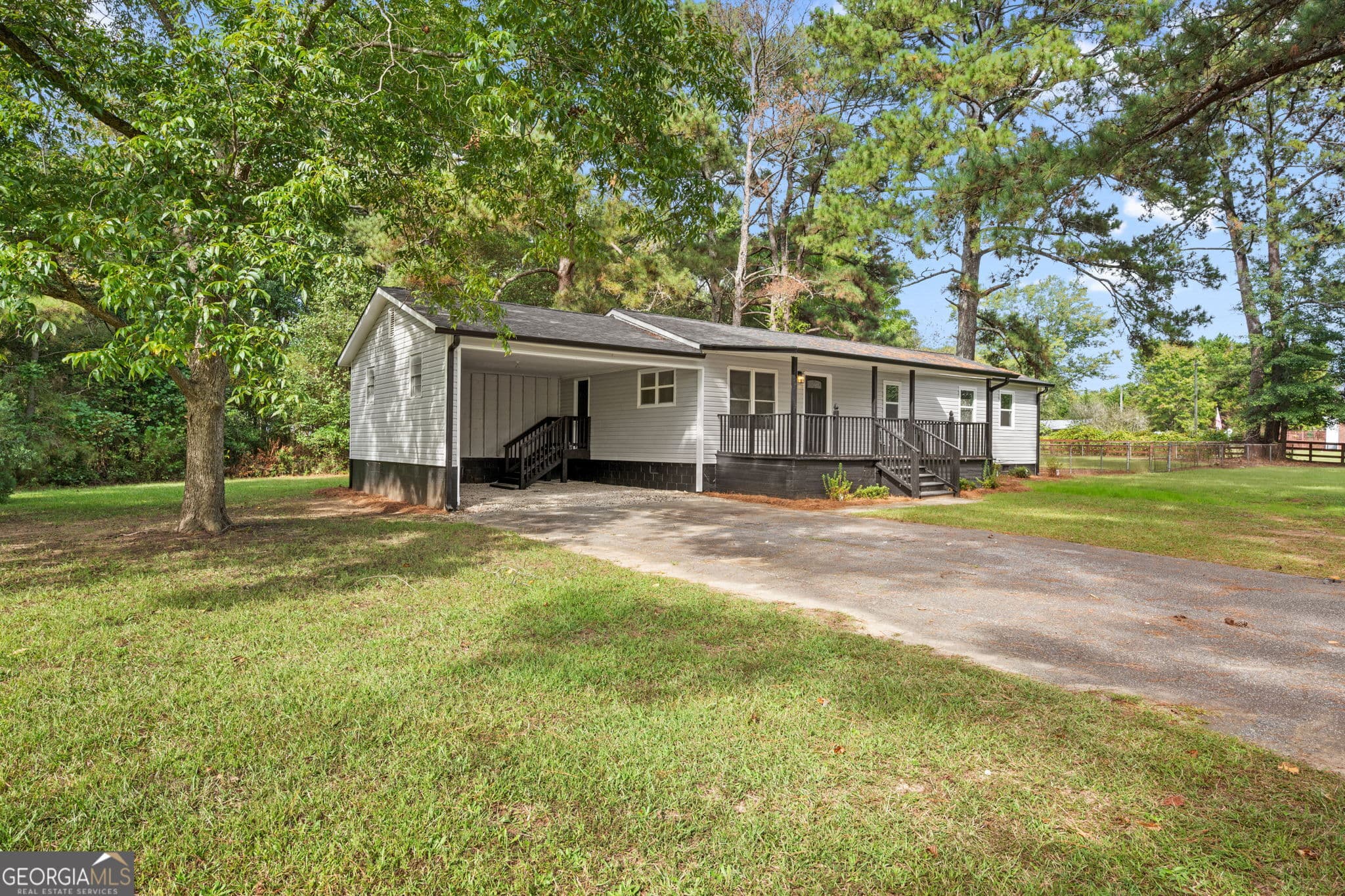 3 bedroom, 2 bathroom, 1,152 sq ft single family residence for sale at 2563 Highway 81, Mcdonough, GA 30252 — photo 2