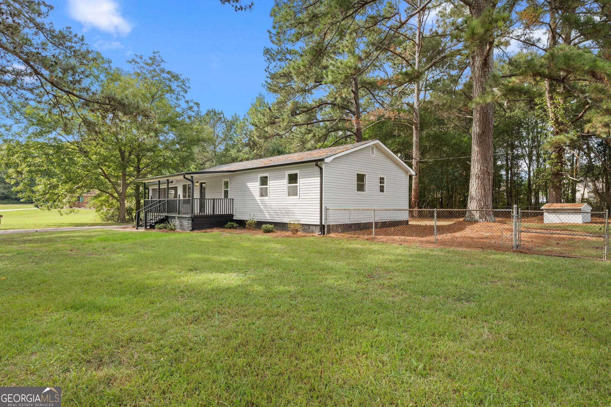 3 bedroom, 2 bathroom, 1,152 sq ft single family residence for sale at 2563 Highway 81, Mcdonough, GA 30252 — photo 3