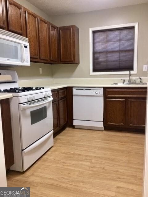 2 bedroom, 1 bathroom, 1,124 sq ft condominium for rent at 1103 Natchez Trace, Atlanta, GA 30350 for $1,500 a month — photo 3