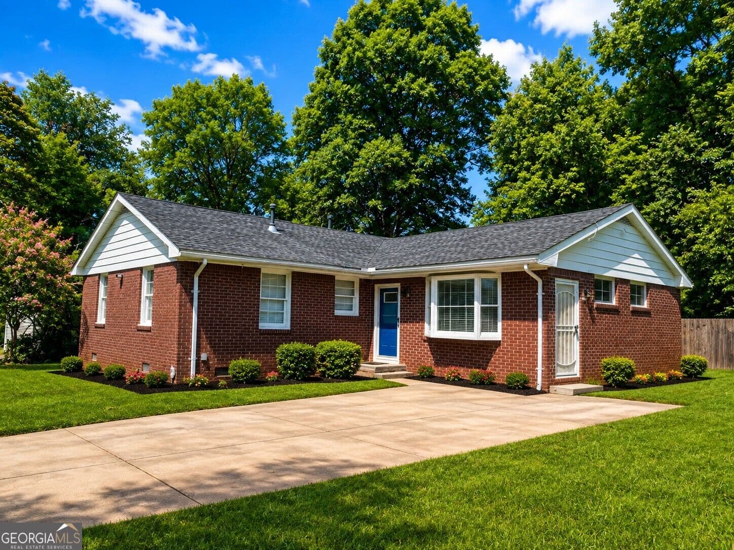 4 bedroom, 2 bathroom, 1,381 sq ft single family residence for sale at 3742 Turner Heights Drive, Decatur, GA 30032 — photo 2