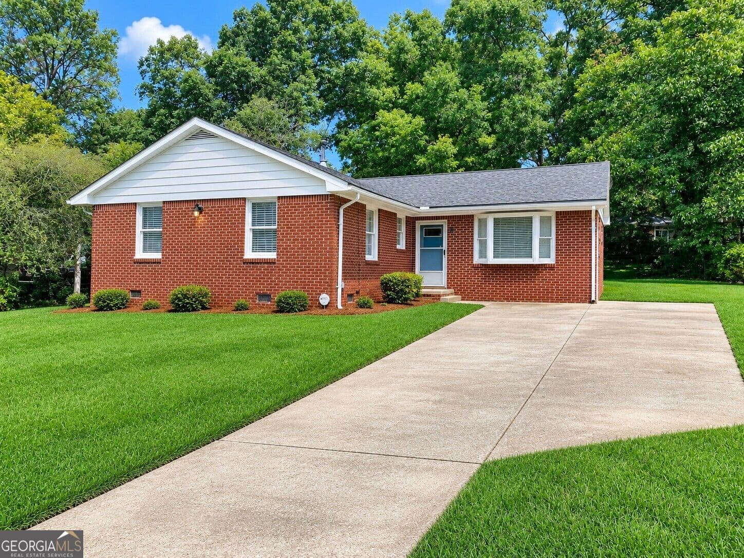 4 bedroom, 2 bathroom, 1,381 sq ft single family residence for sale at 3742 Turner Heights Drive, Decatur, GA 30032 — photo 1 of 33