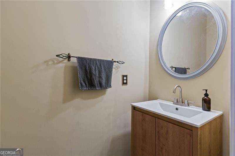 4 bedroom, 2.5 bathroom, 2,696 sq ft single family residence for sale at 4000 Weatherford Circle, Alpharetta, GA 30009 — photo 6